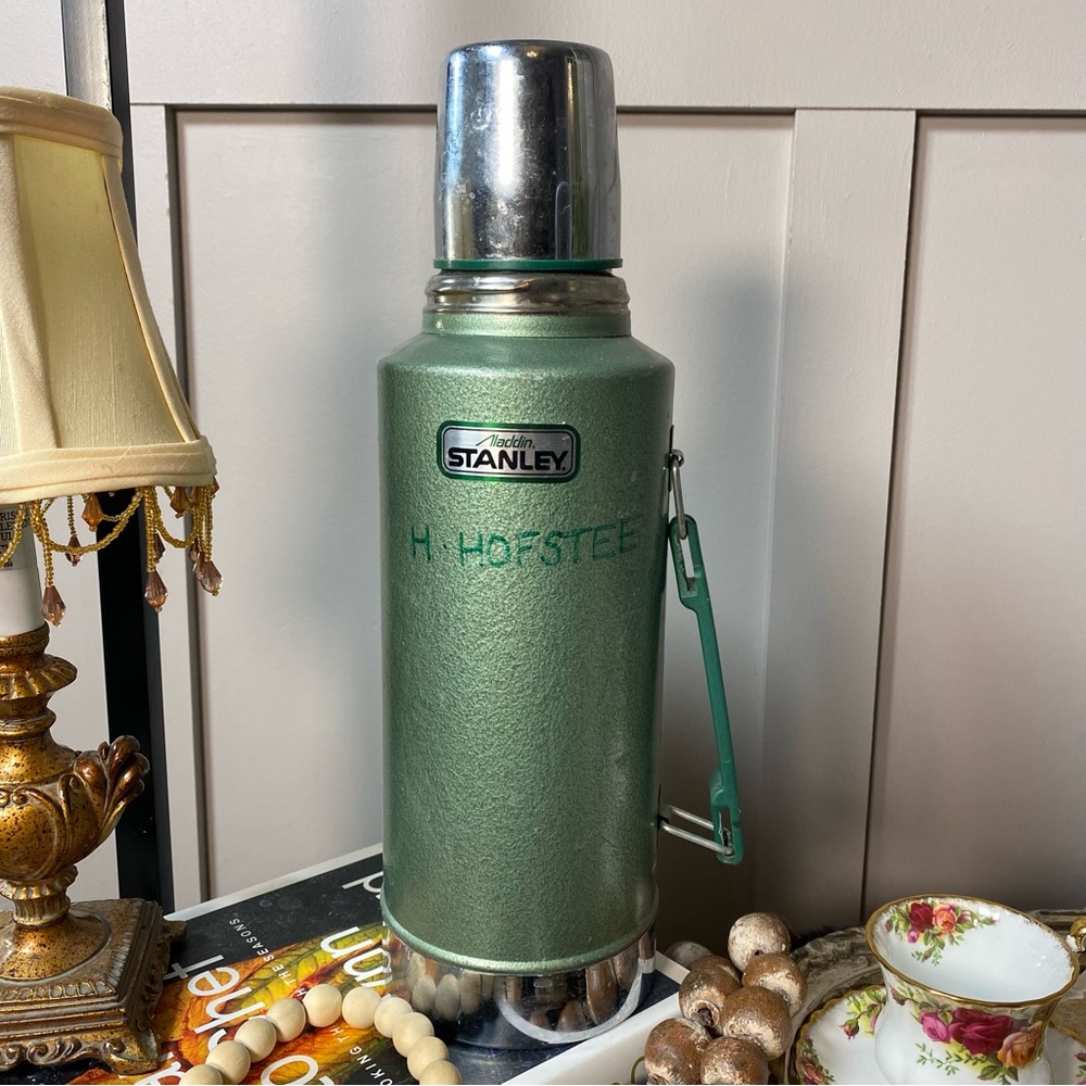 Vintage Aladdin Stanley Thermos Half Gallon 64 oz Green Hal Has Cup Stopper USA